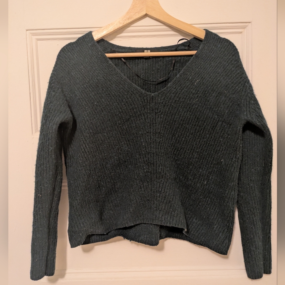 Uniqlo V-Neck Sweater - Dark Green